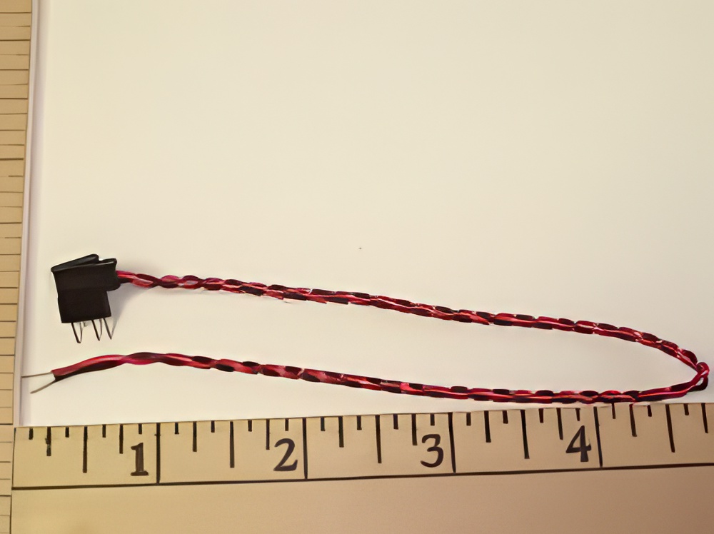 2-Pole/Wire Single End Pigtail/Conn. Male Futaba G old Style