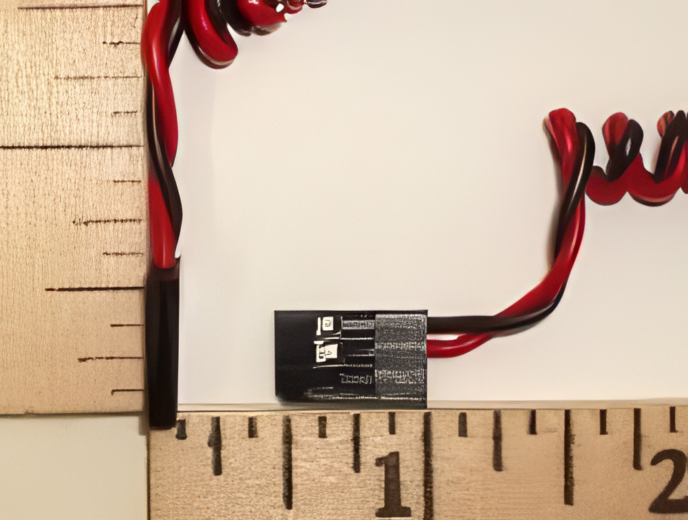 2-Pole/Wire Battery Pigtail Twisted Silicone 7" Male Futaba
