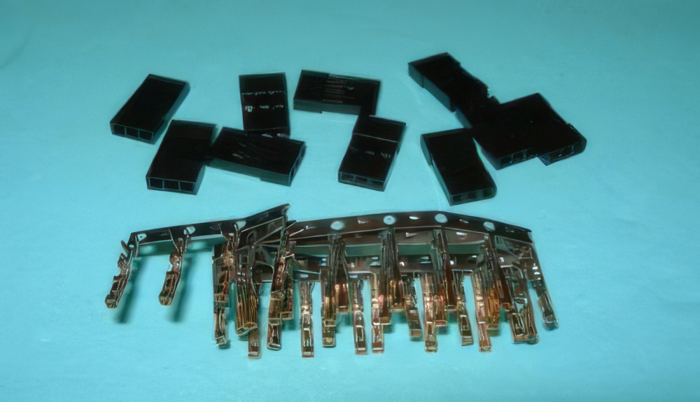 Male Radio Connector Pins & Shells Kit JR/Hitec/Airtronics Z(new)