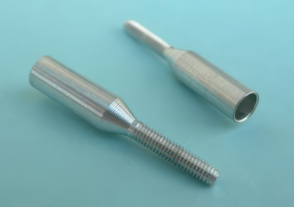 4mm Carbon Tube Coupler to 2.5mm Threads