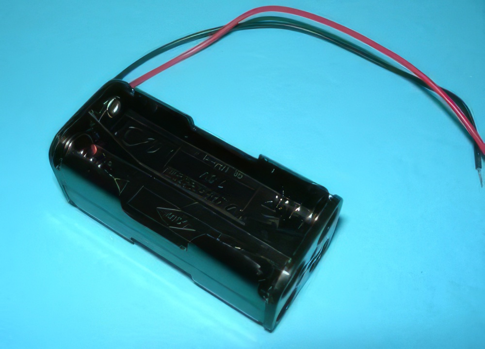 4 AAA Cell Holder Square W/Wire