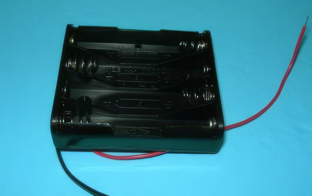4 AAA Cell Holder Flat W/Wire