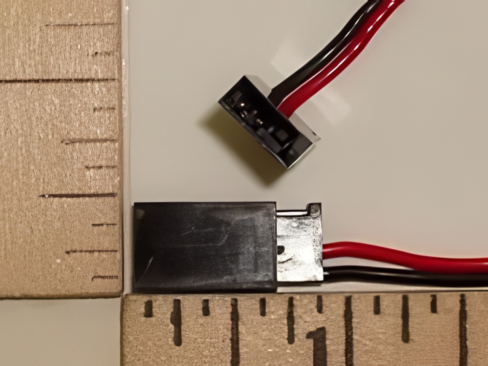 2-Pole/Wire Battery Pigtail Single End Female Futaba J