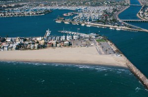 800px-Breakwater_break1_new(USGS)